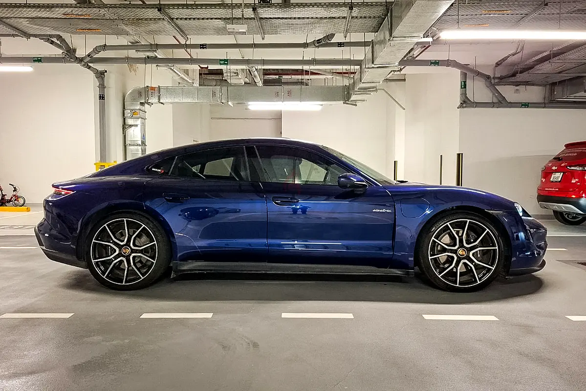 Porsche Taycan, 2023 — фото 4 из 10