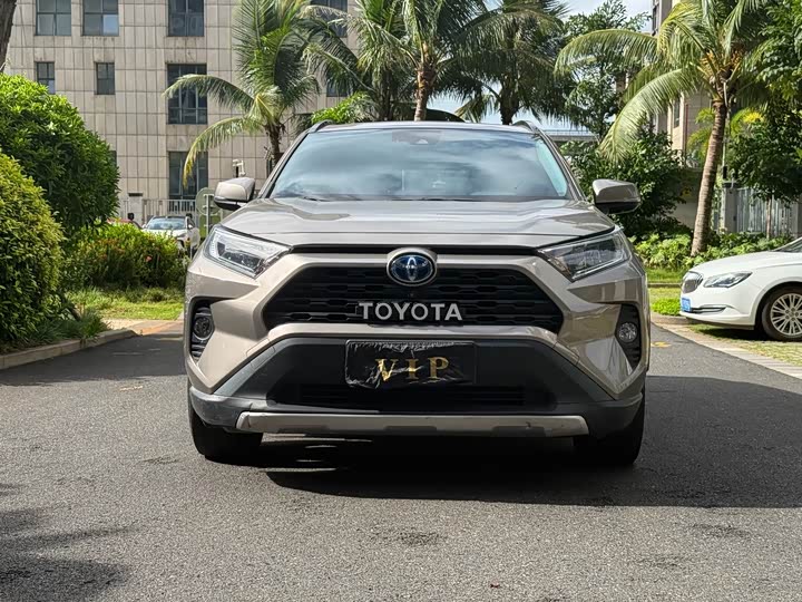 Toyota RAV4 Hybrid, 2023 — фото 2 из 9