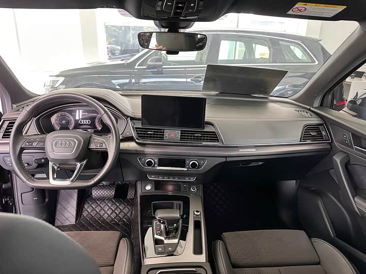 Audi Q5L Sportback, 2023 — фото 7 из 7