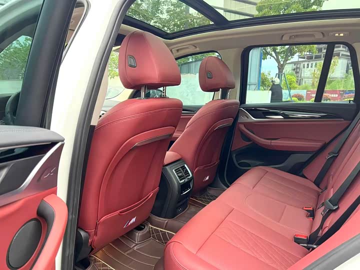 BMW iX3, 2023 — фото 5 из 9