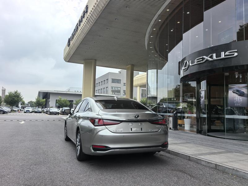 Lexus ES, 2024 — фото 4 из 12