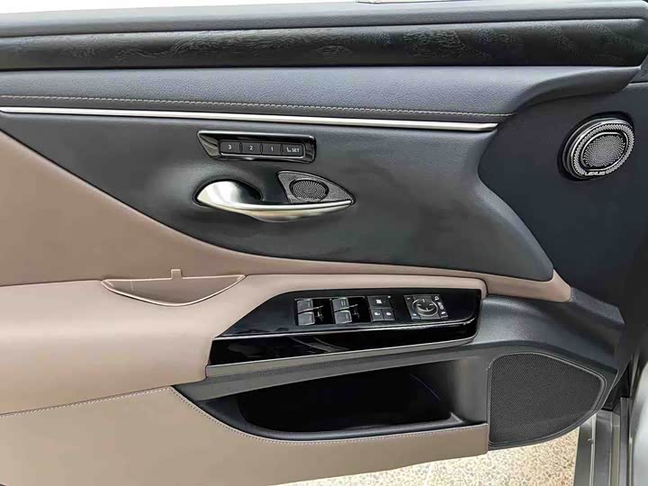 Lexus ES, 2022 — фото 9 из 9