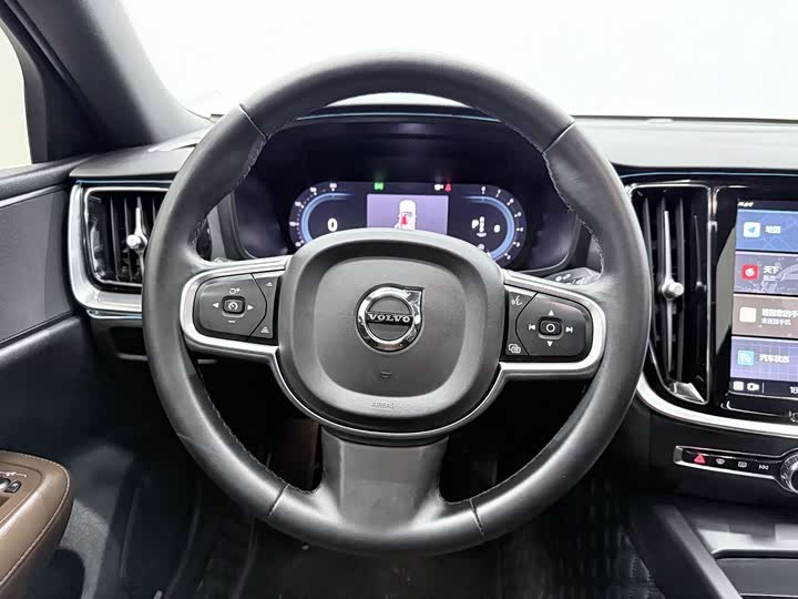 Volvo S60, 2023 — фото 6 из 9