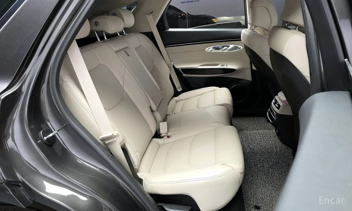 Genesis GV70, 2023 — фото 11 из 12