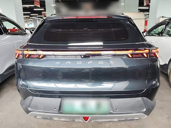 BAIC Arcfox Alpha T5, 2024 — фото 6 из 9