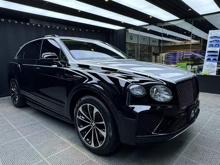 Bentley Bentayga, 2023 — фото 6 из 9