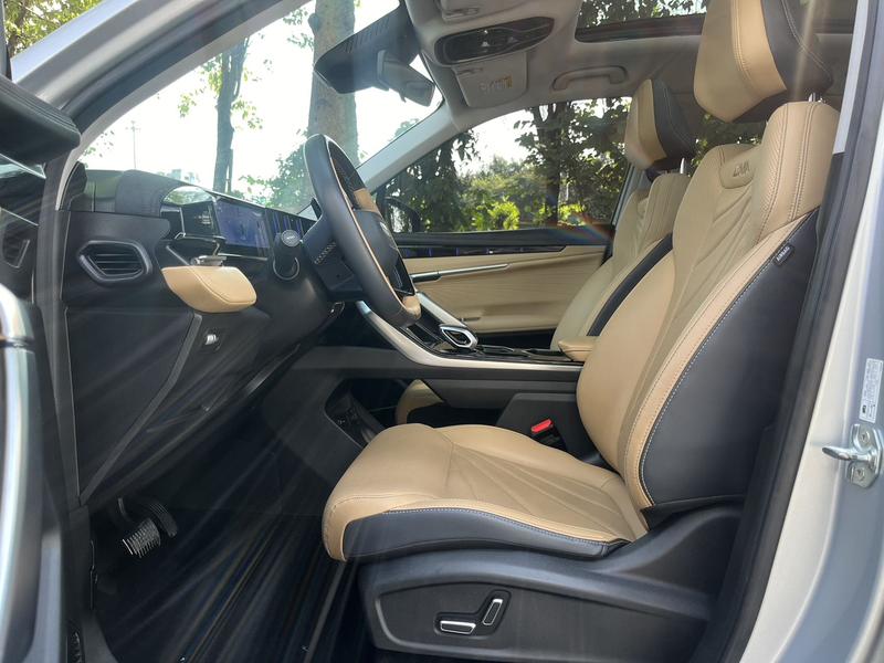 Geely Atlas L, 2024 — фото 9 из 11