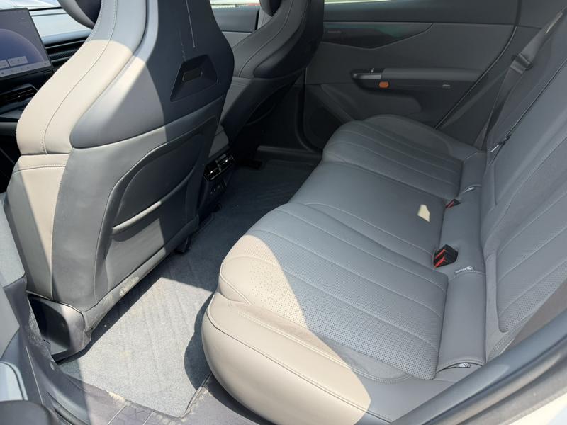 Lynk & Co 07 EM-P Hybrid, 2024 — фото 9 из 10