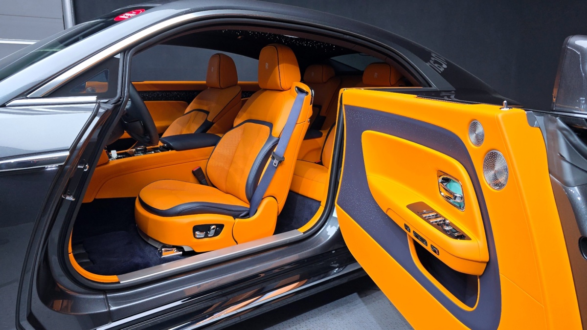Rolls-Royce Spectre, 2024 — фото 9 из 12