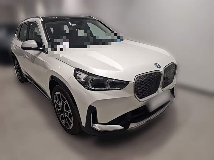 BMW iX1, 2023 — фото 7 из 9