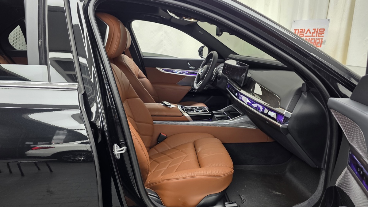 BMW 7 Series, 2025 — фото 10 из 12