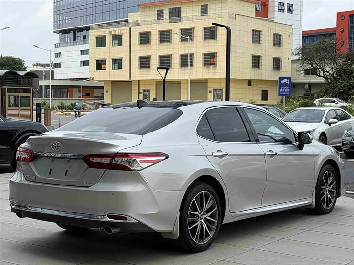 Toyota Camry, 2023 — фото 6 из 9