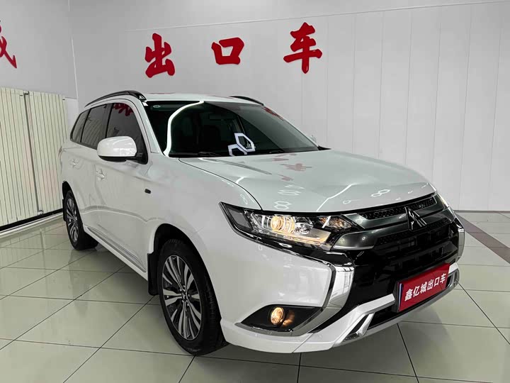 Mitsubishi Outlander, 2022 — фото 3 из 9