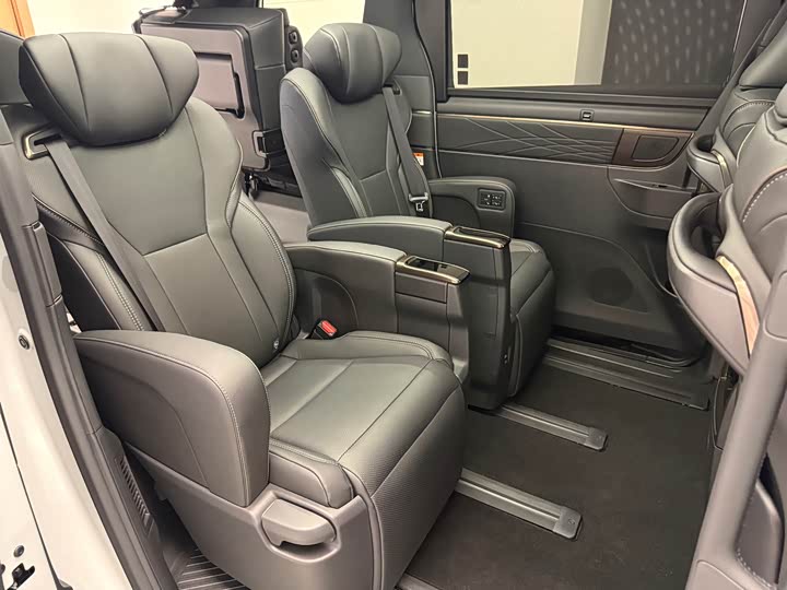 Toyota Alphard, 2025 — фото 9 из 9