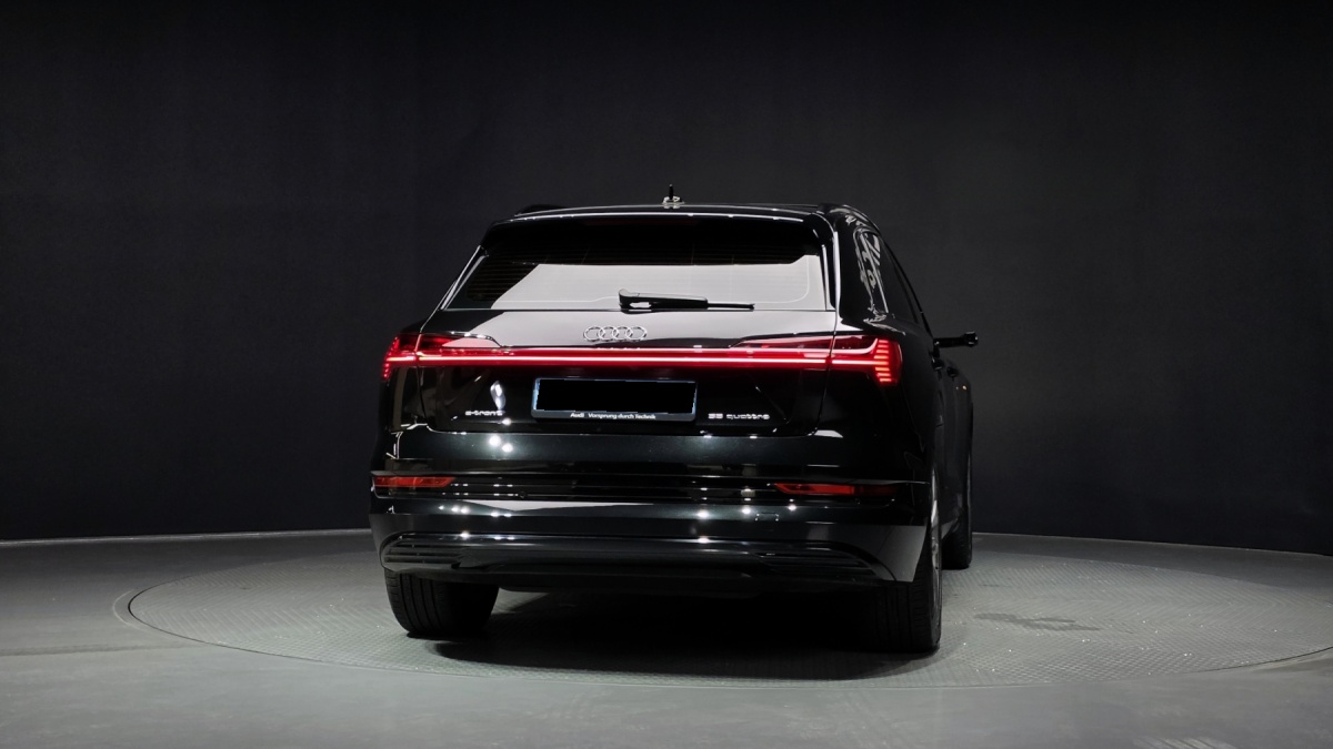 Audi e-tron, 2022 — фото 4 из 12