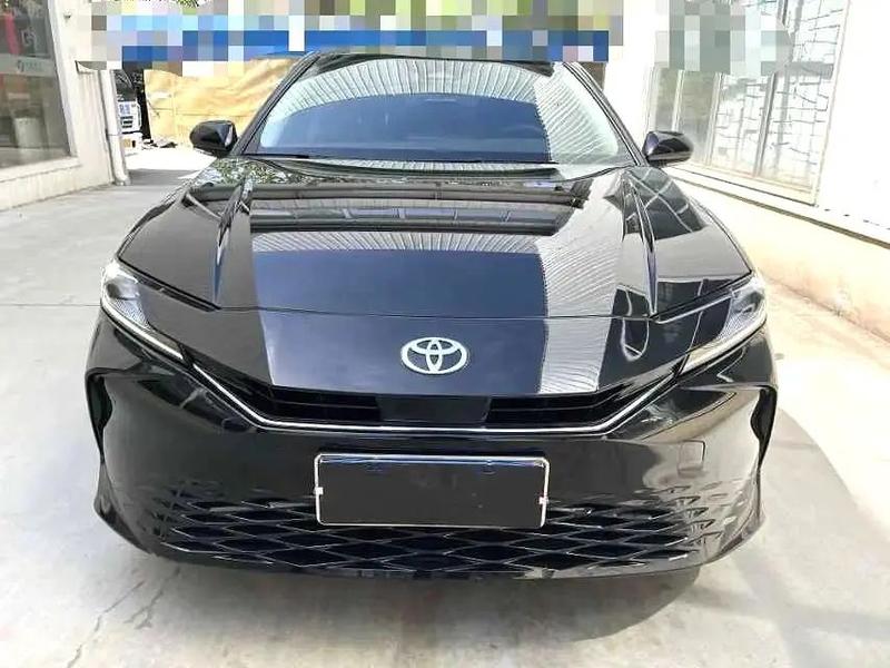 Toyota Camry, 2025 — фото 2 из 11