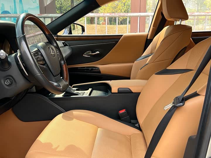 Lexus ES, 2023 — фото 8 из 9