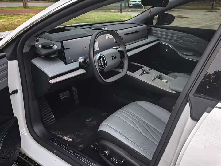 Geely Galaxy E8, 2024 — фото 4 из 9