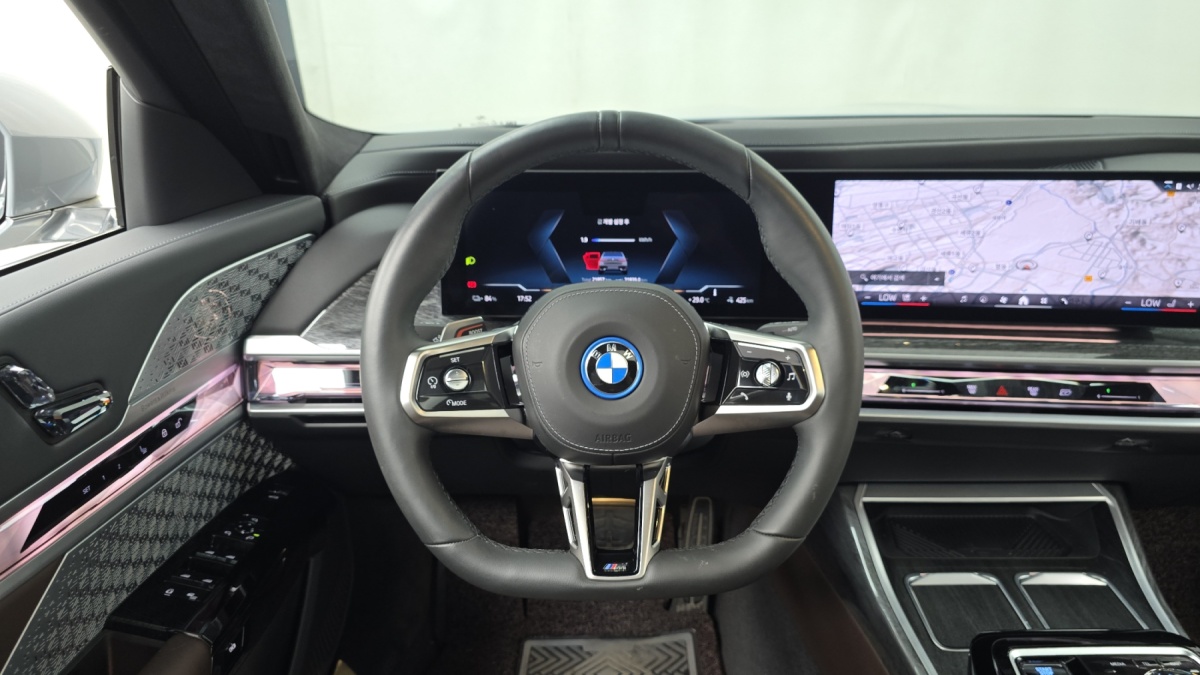 BMW i7, 2023 — фото 12 из 12