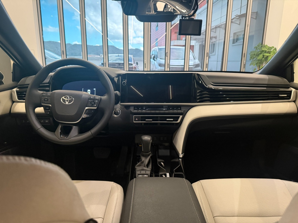 Toyota Camry, 2025 — фото 7 из 12