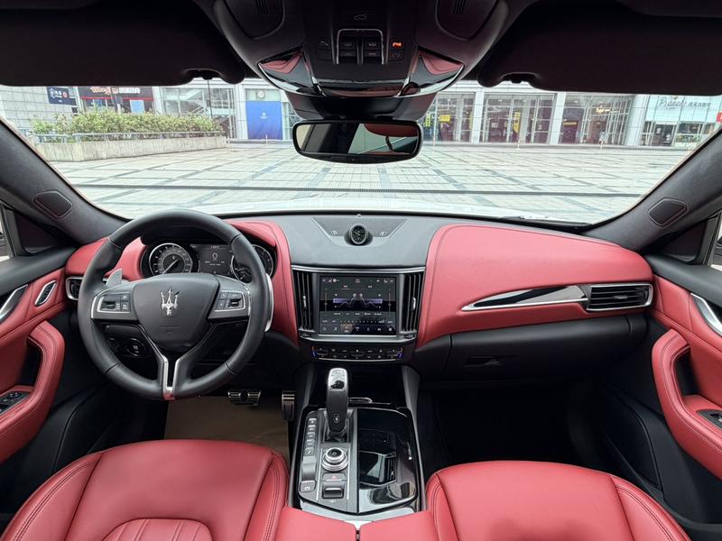 Maserati Levante, 2023 — фото 7 из 11