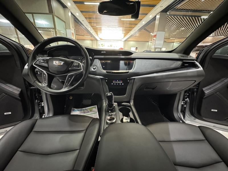 Cadillac XT5, 2023 — фото 10 из 12