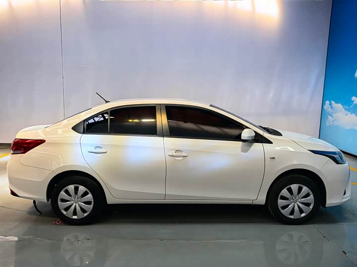 Toyota Yaris L, 2022 — фото 7 из 9