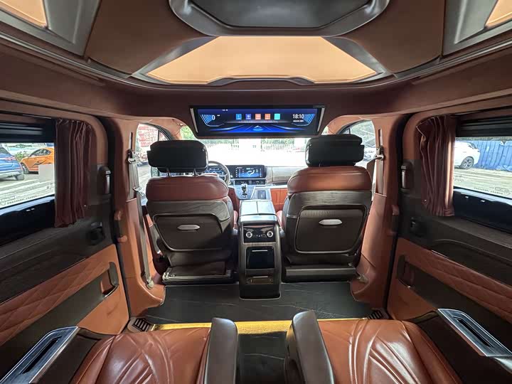 Ford Tourneo, 2023 — фото 8 из 9