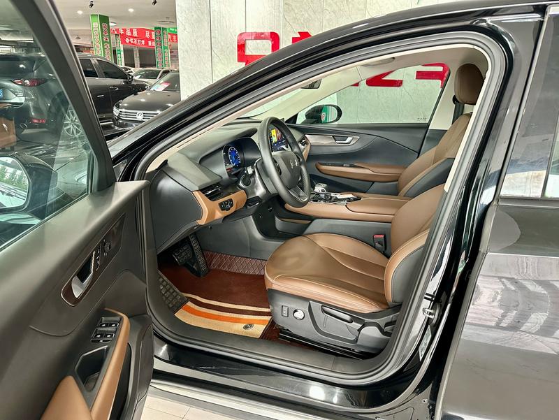 Hongqi E-QM5, 2022 — фото 11 из 12