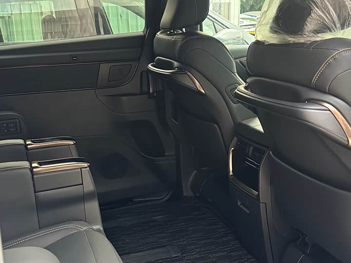 Toyota Alphard, 2025 — фото 6 из 9