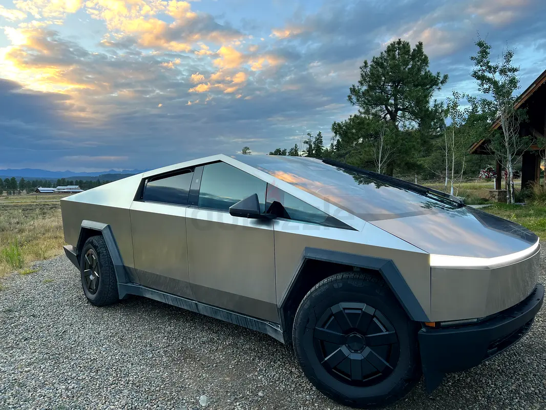 Tesla Cybertruck, 2024 — фото 7 из 10
