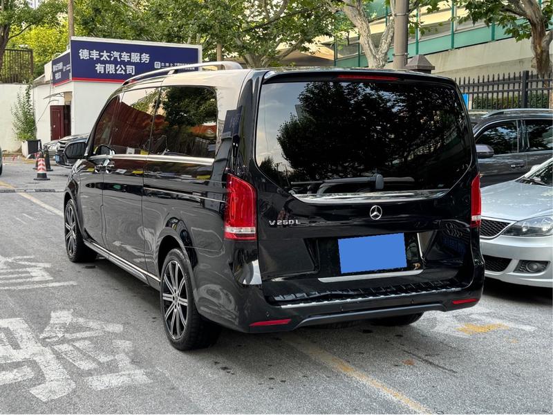 Mercedes-Benz V-Class, 2023 — фото 4 из 12