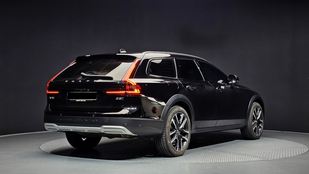 Volvo V90, 2023 — фото 2 из 12