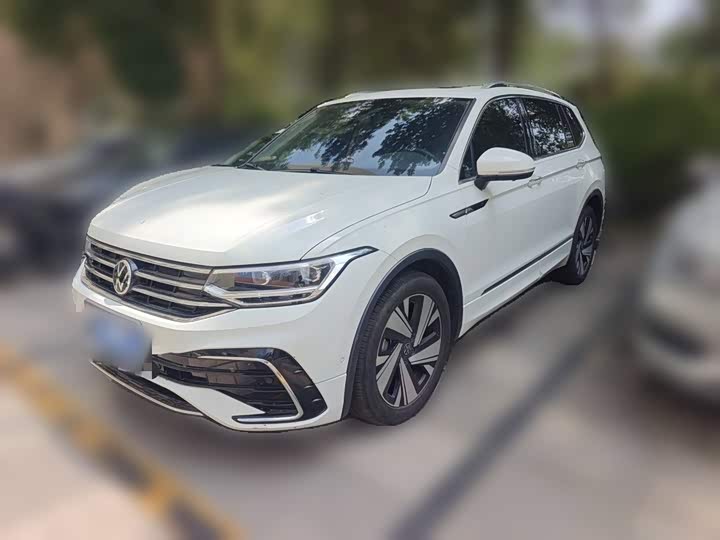 Volkswagen Tiguan L Pro, 2023 — купить в Ижевске под ключ