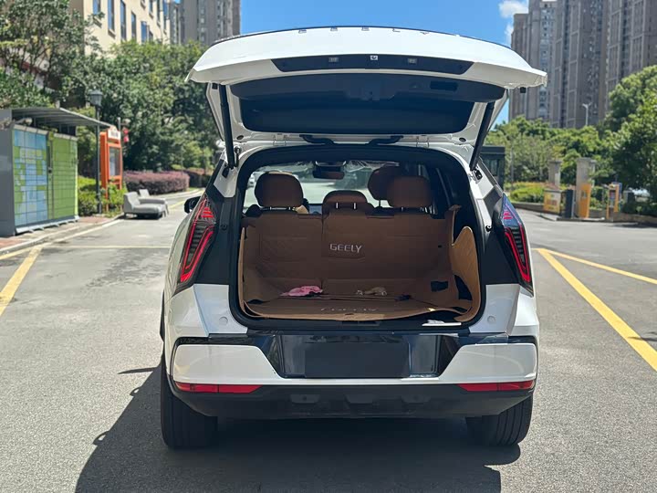Geely Atlas L, 2025 — фото 8 из 9