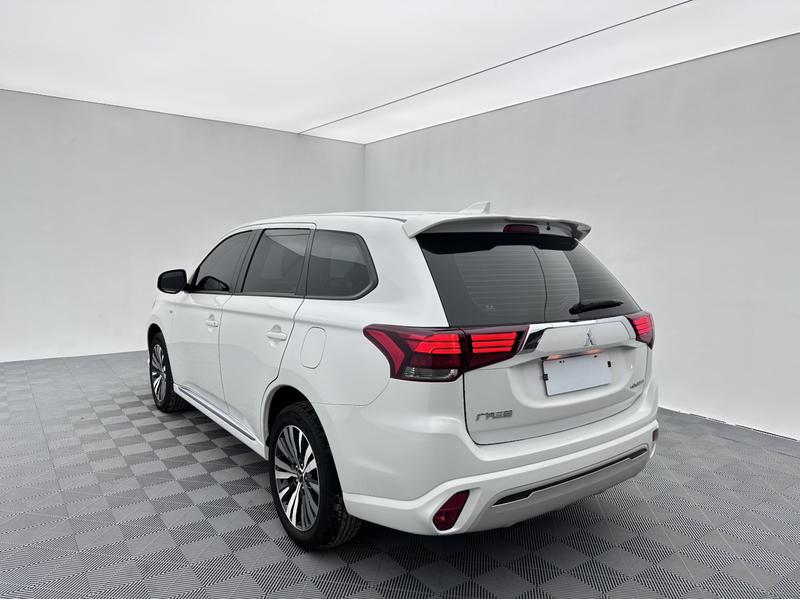 Mitsubishi Outlander, 2022 — фото 4 из 12