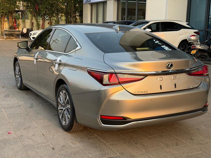 Lexus ES, 2021 — фото 4 из 10