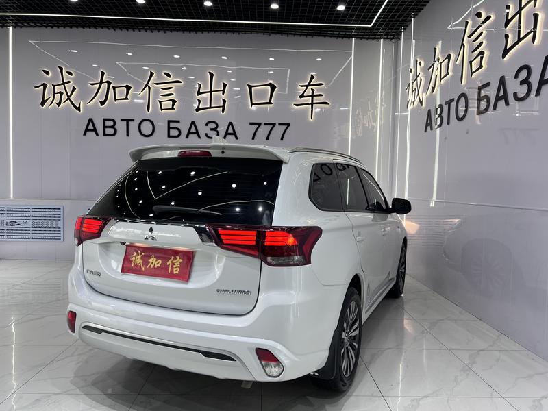 Mitsubishi Outlander, 2022 — фото 6 из 12