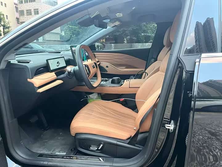 Geely Galaxy Starshine 8 EM-i, 2025 — фото 3 из 3