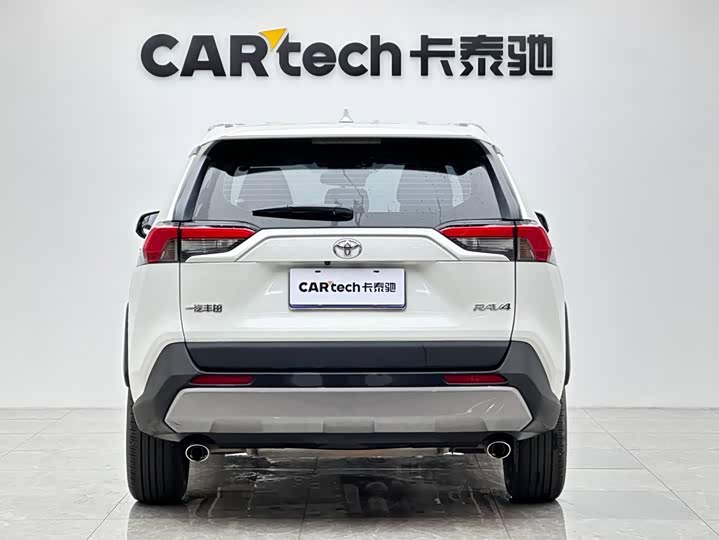 Toyota RAV4, 2023 — фото 4 из 9