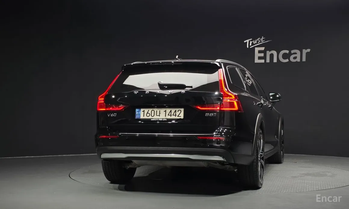 Volvo V60, 2022 — фото 4 из 12