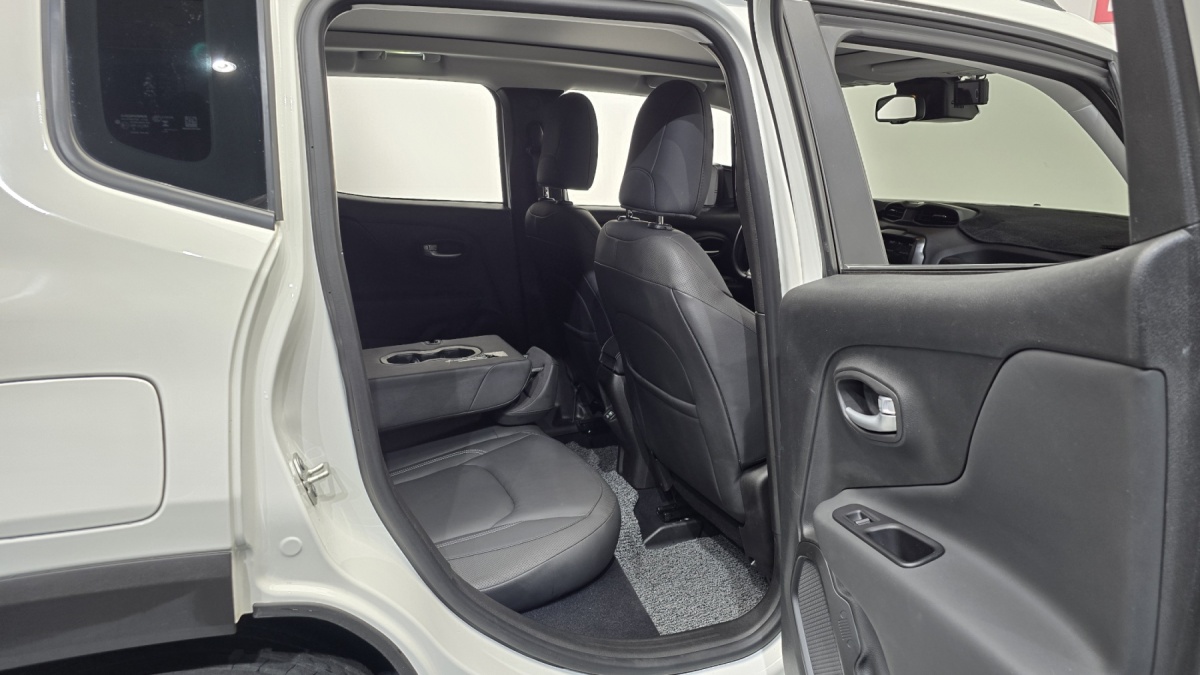Jeep Renegade, 2023 — фото 10 из 12