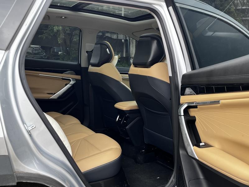 Geely Atlas L, 2024 — фото 12 из 12