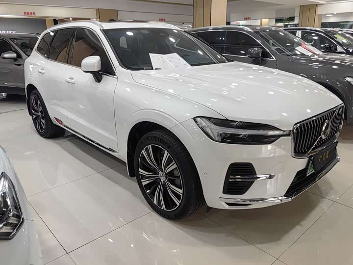 Volvo XC60 Hybrid, 2022 — фото 3 из 9