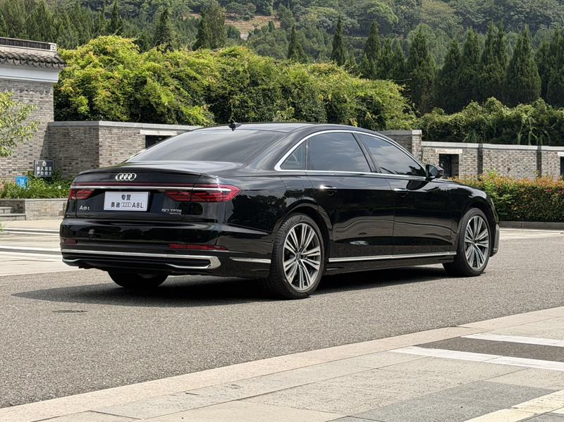 Audi A8, 2023 — фото 6 из 10
