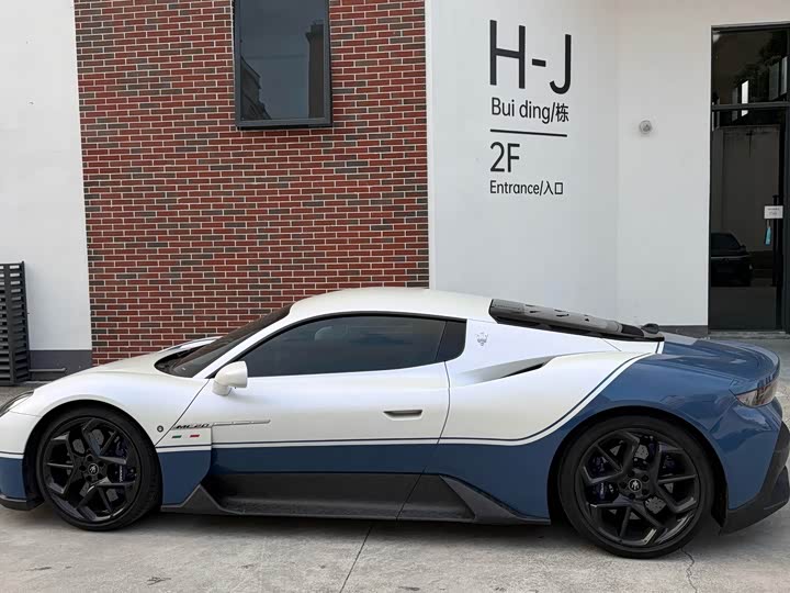 Maserati MC20, 2023 — фото 4 из 9