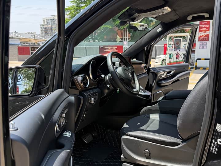 Mercedes-Benz V-Class, 2022 — фото 8 из 9