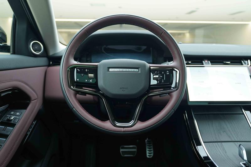 Land Rover Range Rover Evoque L, 2026 — фото 8 из 12