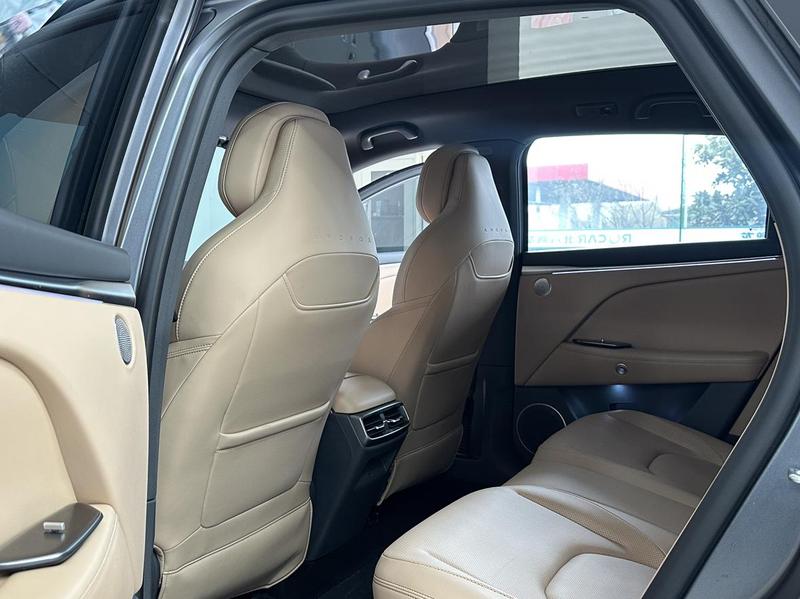BAIC Arcfox Alpha T5, 2025 — фото 10 из 12