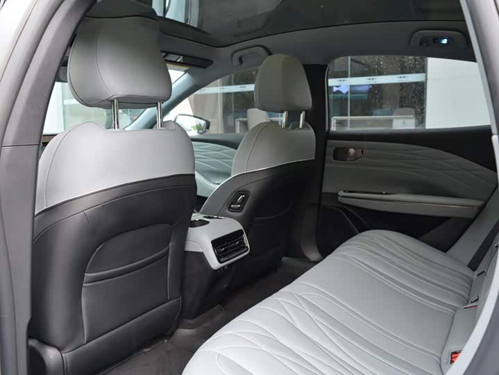 Geely Galaxy E8, 2025 — фото 8 из 9